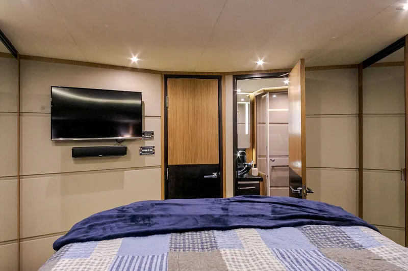 Slide: The Image of Sea Ray L650 2016 - 60