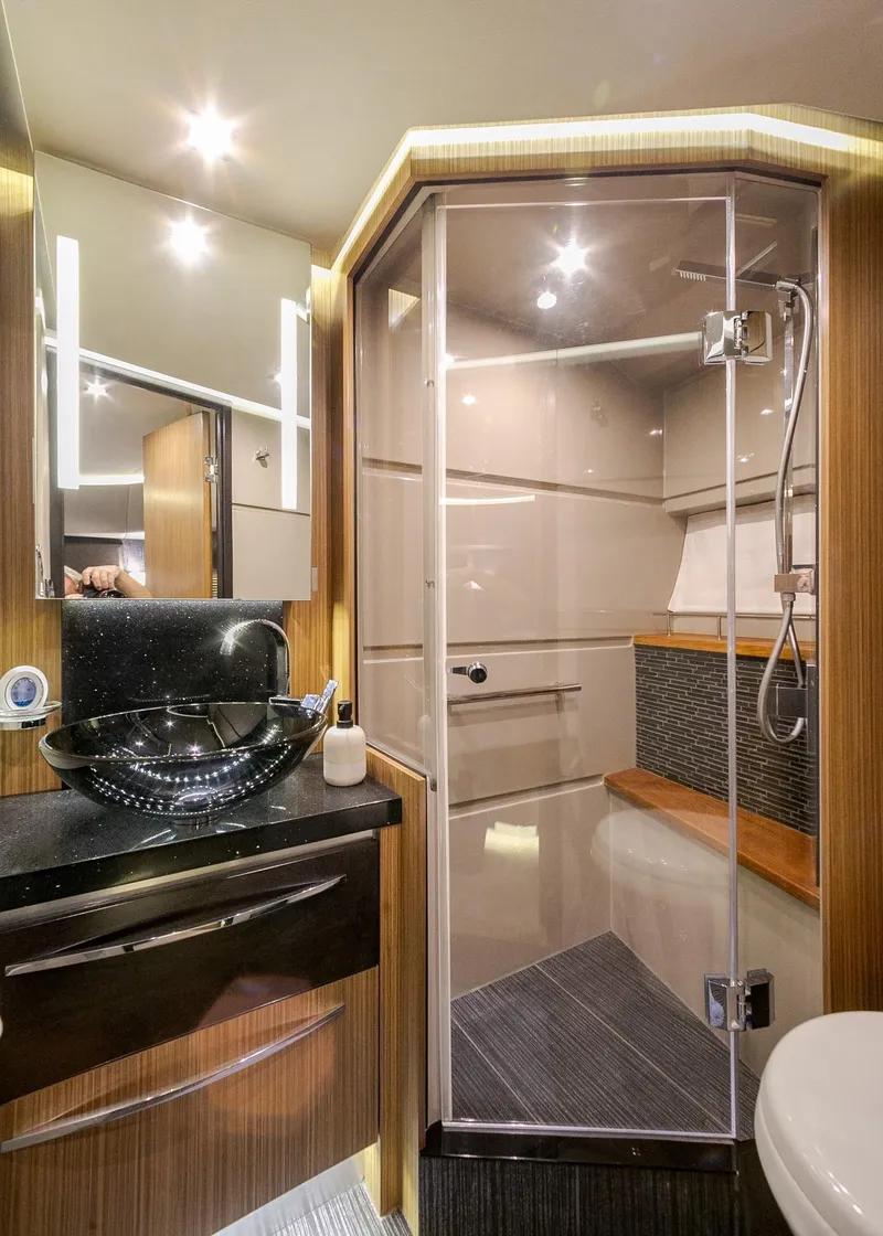 Slide: The Image of Sea Ray L650 2016 - 62