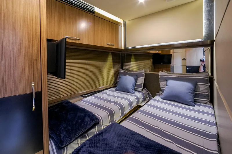 Slide: The Image of Sea Ray L650 2016 - 64