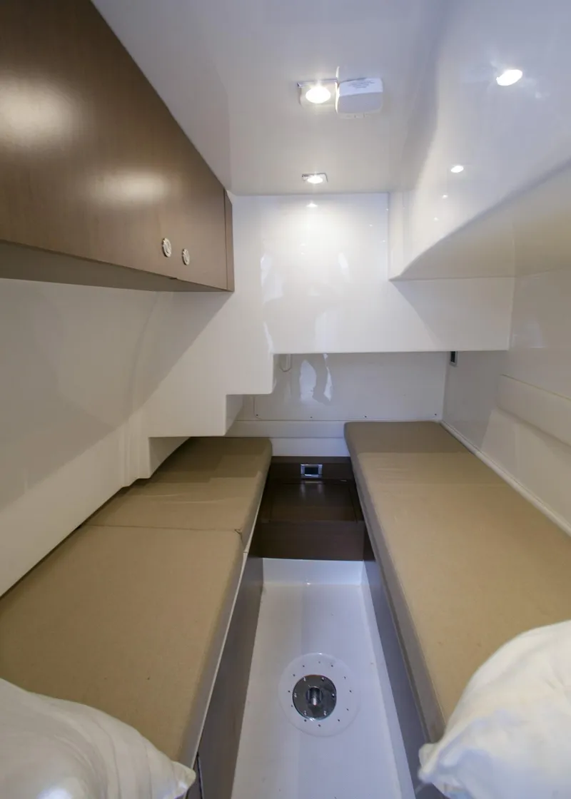 Slide: The Image of Sea Ray L650 2016 - 67