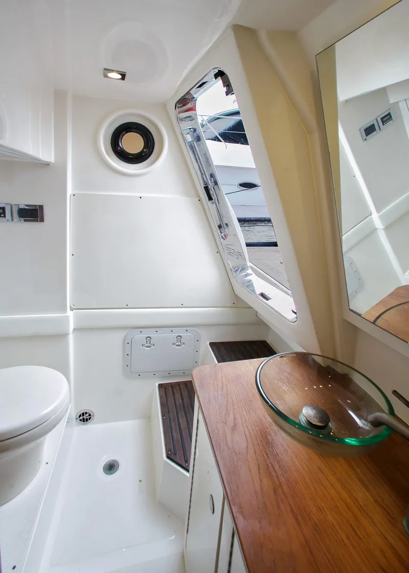 Slide: The Image of Sea Ray L650 2016 - 68