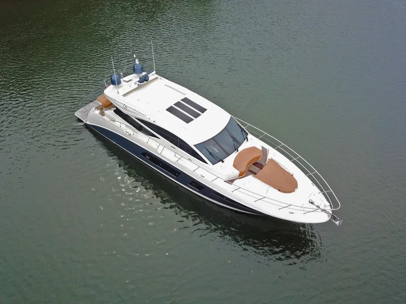 Slide: The Image of 2016 Sea Ray L650 luxury yacht on calm water. - 8