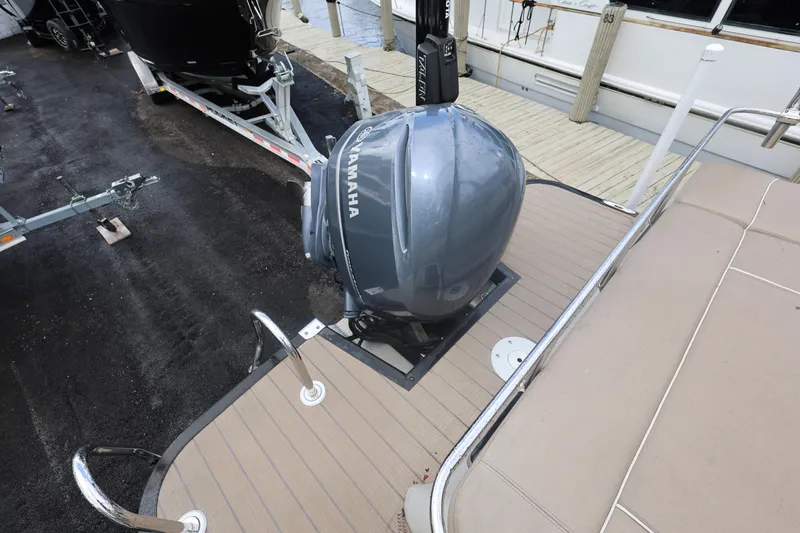 Slide: The Image of 2019 Bennington R 23 RSBA boat with Yamaha outboard motor on dock. - 16