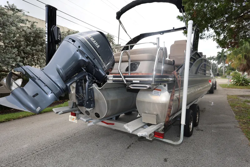 Slide: The Image of 2019 Bennington R 23 RSBA pontoon boat with Yamaha outboard motor on trailer. - 5