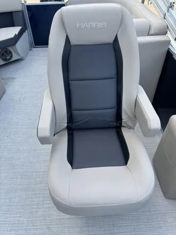 Slide: The Image of Harris Cruiser 230 CWDH 2025 - 10