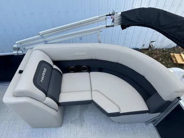 Slide: The Image of Harris Cruiser 230 CWDH 2025 - 13