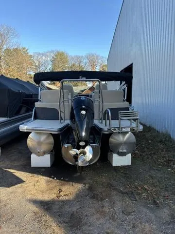 Slide: The Image of Harris Cruiser 230 CWDH 2025 - 5