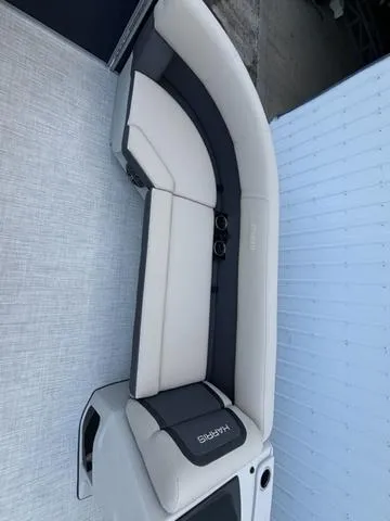 Slide: The Image of Harris Cruiser 230 CWDH 2025 - 8