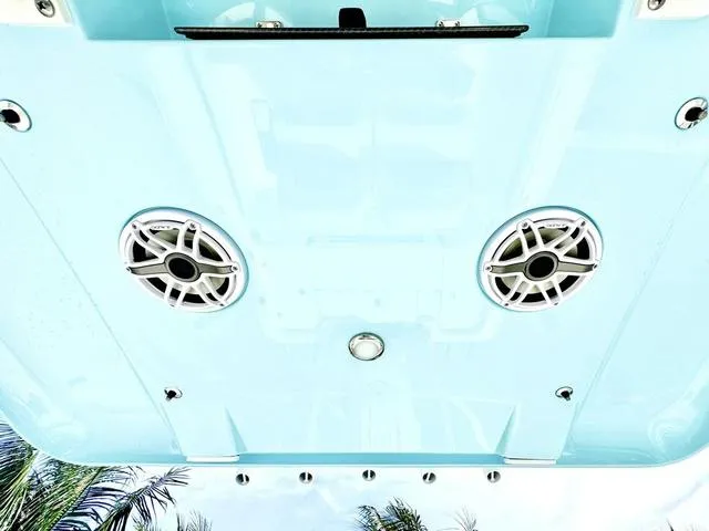 Slide: The Image of Shearwater 250 XTE 250XTE 2025 - 17