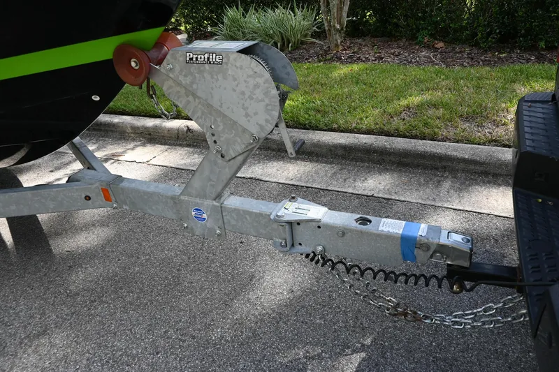 Slide: The Image of Trailer hitch of 2021 Yamaha Boats 255XD on pavement, connected to a vehicle. - 40