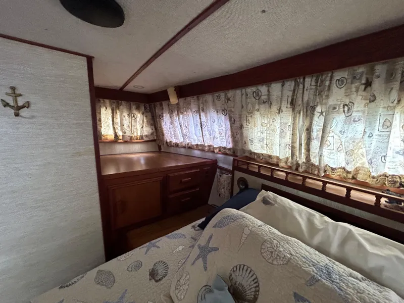 Slide: The Image of Aft Stateroom Hatch Windows - 84