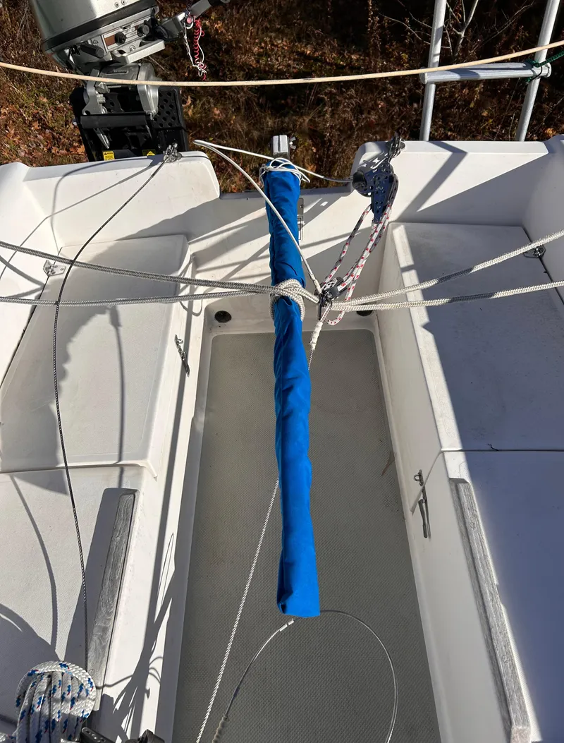 Slide: The Image of 1987 Catalina 22 Capri sailboat cockpit with rigging and blue sail cover. - 14