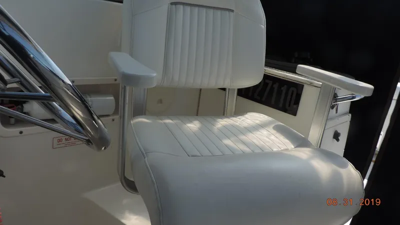 Slide: The Image of White captain's chair on 2002 Boston Whaler 295 Conquest WA boat. - 18