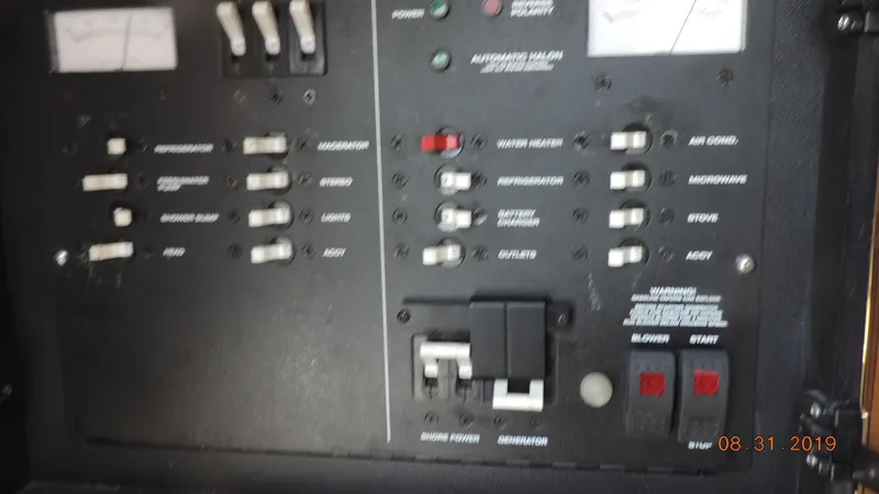 Slide: The Image of Control panel of a 2002 Boston Whaler 295 Conquest WA boat. - 24