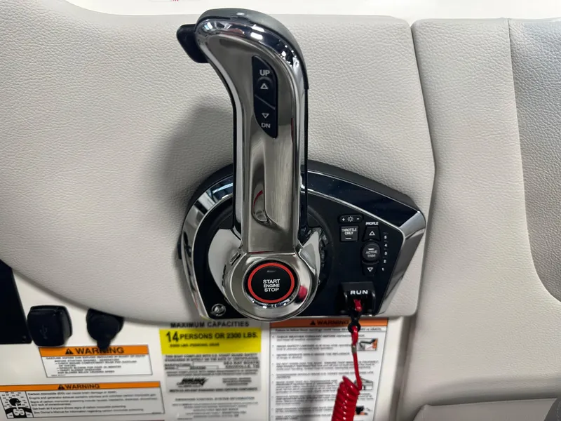 Slide: The Image of 2025 Sea Ray SDX 250 throttle control with safety warnings and capacity details. - 21