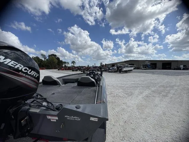 Slide: The Image of Tracker Pro Team™ 195 TXW 2017 - 5