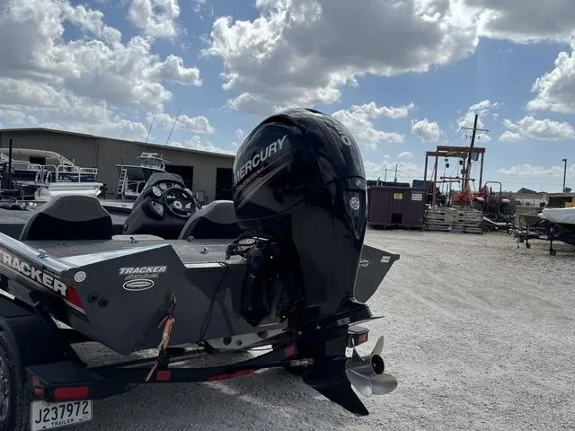 Slide: The Image of Tracker Pro Team™ 195 TXW 2017 - 6