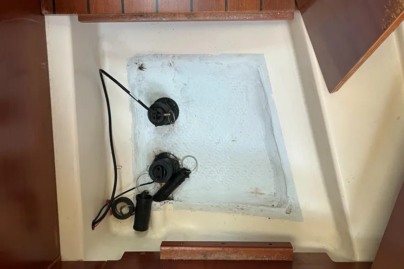 Slide: The Image of Bilge compartment of 2001 Beneteau Oceanis 393 sailboat with pump and wiring. - 30