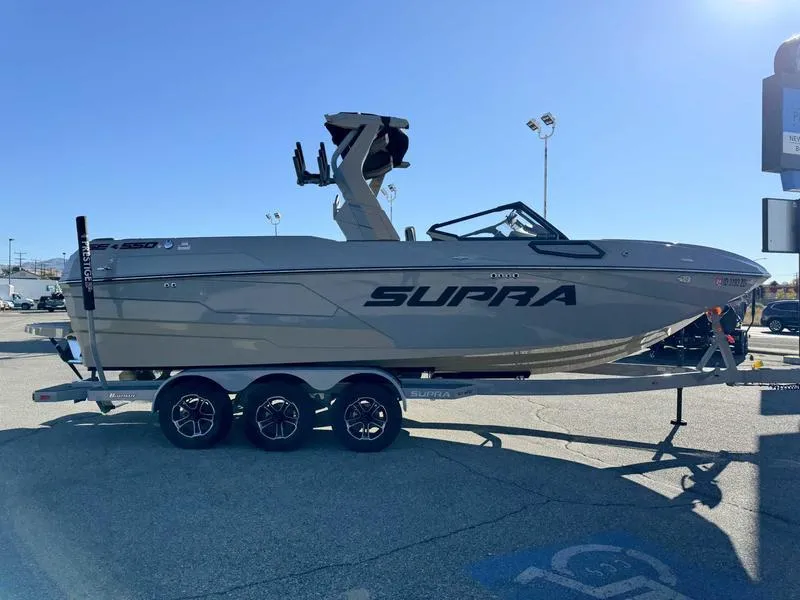 Slide: The Image of 2025 Supra SE boat on trailer in parking lot, side view. - 4