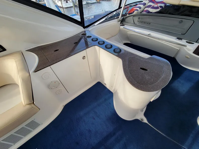 Slide: The Image of  2011 Meridian 441 Sedan  - 14