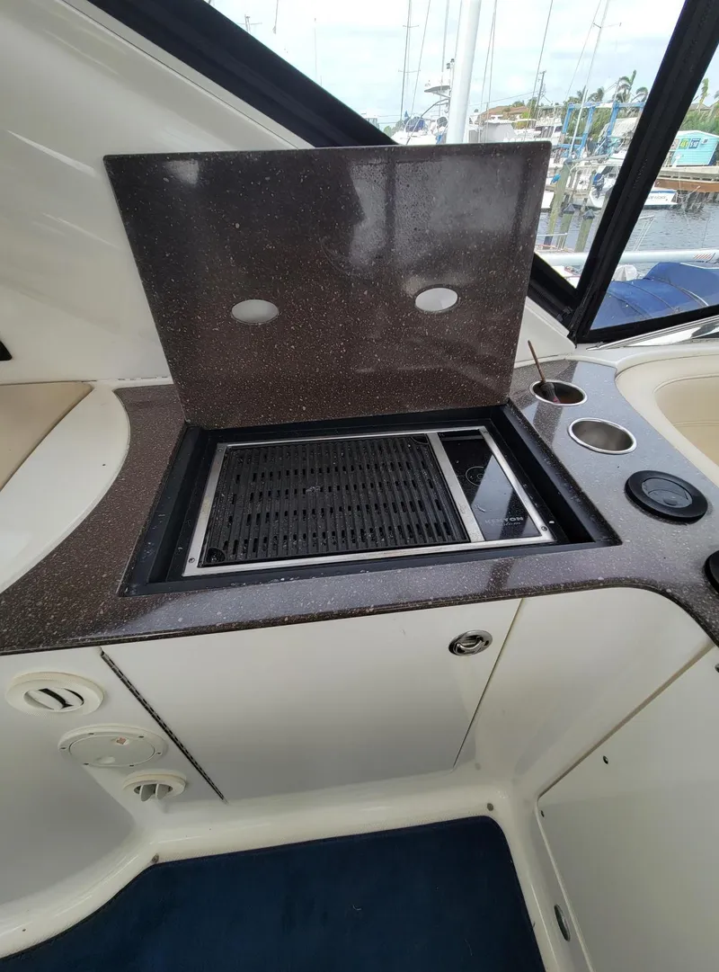 Slide: The Image of 2011 Meridian 441 Sedan - Flybridge - 15