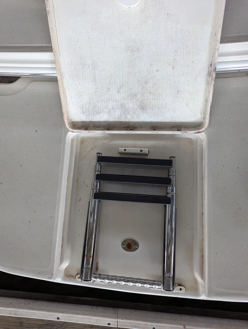 Slide: The Image of 2006 Sea Ray 240 Sundeck swim platform with retractable ladder. - 25