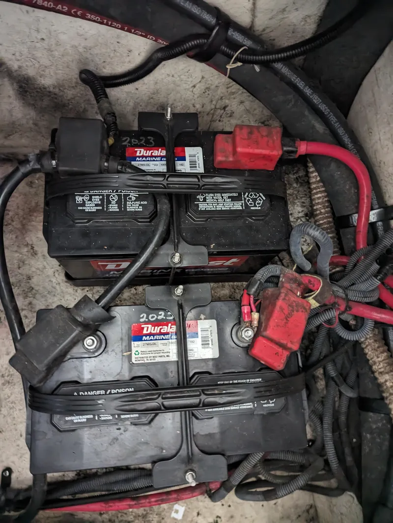 Slide: The Image of Boat battery setup in a 2006 Sea Ray 240 Sundeck. - 31