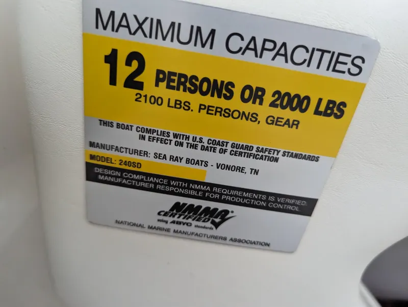 Slide: The Image of Sea Ray 240 Sundeck 2006 capacity label: 12 persons or 2100 lbs. - 39