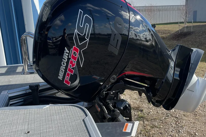 Slide: The Image of Mercury Pro XS engine on 2025 Crest CLASSIC 220 L boat, outdoor setting. - 18