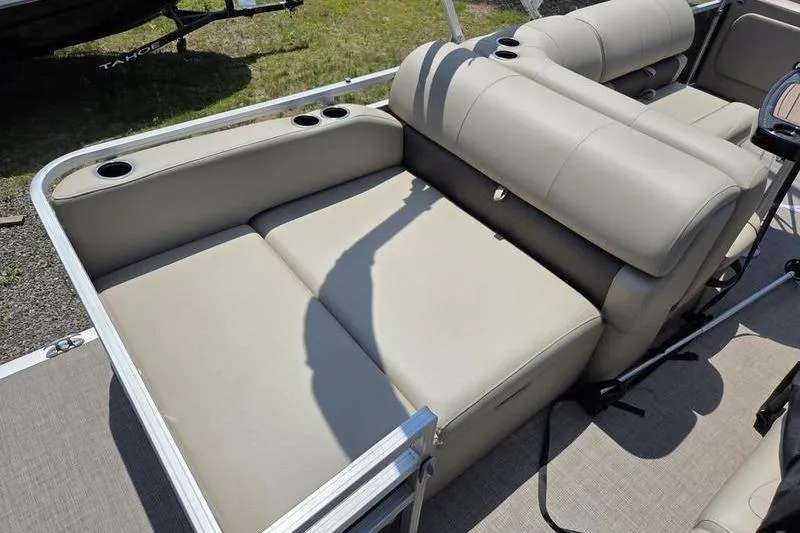 Slide: The Image of 2025 Sun Tracker PB 22 RF pontoon boat with beige seating and cup holders. - 8