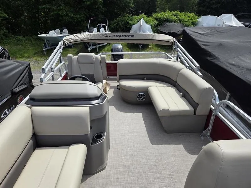 Slide: The Image of 2025 Sun Tracker PB 18 DLX pontoon boat with spacious seating and modern design. - 9