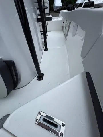 Slide: The Image of Sea Pro 225FLX Sandbar 2025 - 14