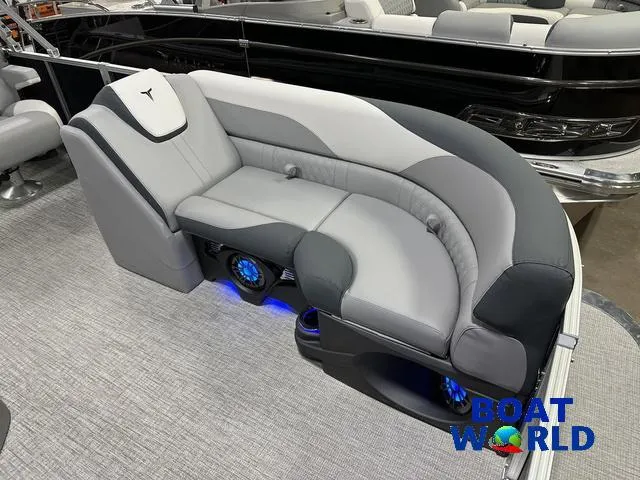 Slide: The Image of Tahoe LTZ 2385 Quad Lounge Tritoon & Honda 4-Stroke EFI 2025 - 10