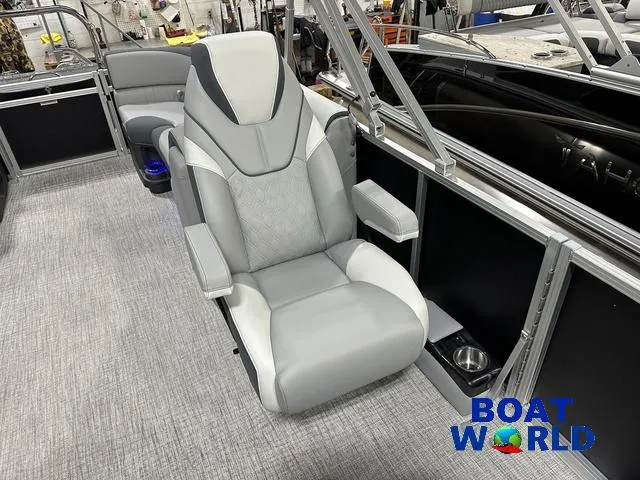 Slide: The Image of Tahoe LTZ 2385 Quad Lounge Tritoon & Honda 4-Stroke EFI 2025 - 11