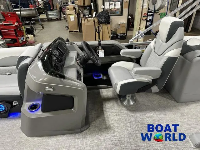 Slide: The Image of Tahoe LTZ 2385 Quad Lounge Tritoon & Honda 4-Stroke EFI 2025 - 12