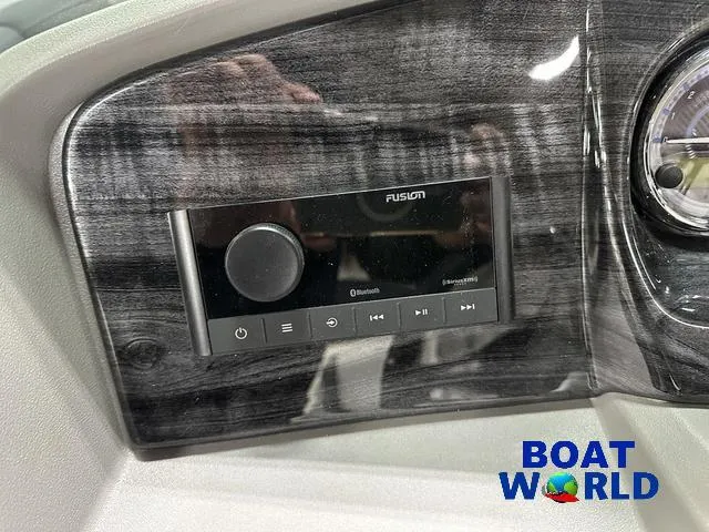 Slide: The Image of Tahoe LTZ 2385 Quad Lounge Tritoon & Honda 4-Stroke EFI 2025 - 15