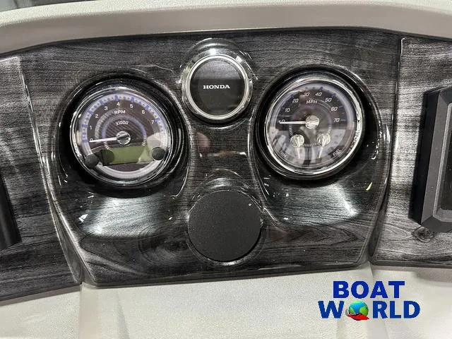 Slide: The Image of Tahoe LTZ 2385 Quad Lounge Tritoon & Honda 4-Stroke EFI 2025 - 16