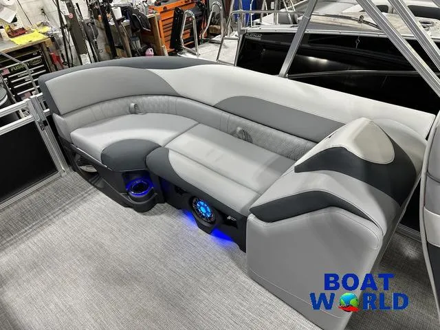 Slide: The Image of Tahoe LTZ 2385 Quad Lounge Tritoon & Honda 4-Stroke EFI 2025 - 20