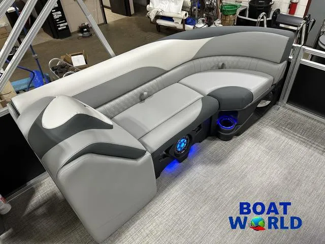 Slide: The Image of Tahoe LTZ 2385 Quad Lounge Tritoon & Honda 4-Stroke EFI 2025 - 21