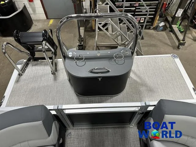 Slide: The Image of Tahoe LTZ 2385 Quad Lounge Tritoon & Honda 4-Stroke EFI 2025 - 22