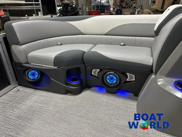 Slide: The Image of Tahoe LTZ 2385 Quad Lounge Tritoon & Honda 4-Stroke EFI 2025 - 31