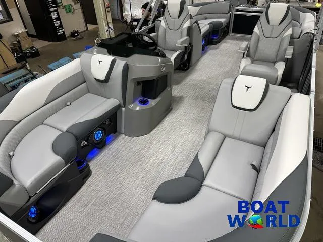 Slide: The Image of Tahoe LTZ 2385 Quad Lounge Tritoon & Honda 4-Stroke EFI 2025 - 34