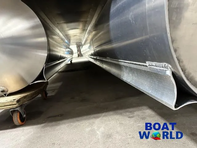 Slide: The Image of Tahoe LTZ 2385 Quad Lounge Tritoon & Honda 4-Stroke EFI 2025 - 44