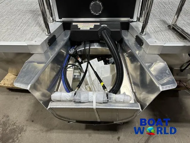 Slide: The Image of Tahoe LTZ 2385 Quad Lounge Tritoon & Honda 4-Stroke EFI 2025 - 45