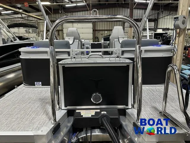 Slide: The Image of Tahoe LTZ 2385 Quad Lounge Tritoon & Honda 4-Stroke EFI 2025 - 46