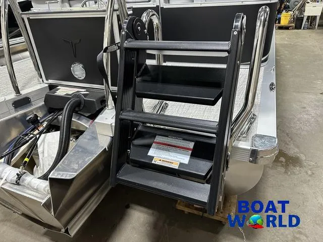 Slide: The Image of Tahoe LTZ 2385 Quad Lounge Tritoon & Honda 4-Stroke EFI 2025 - 47