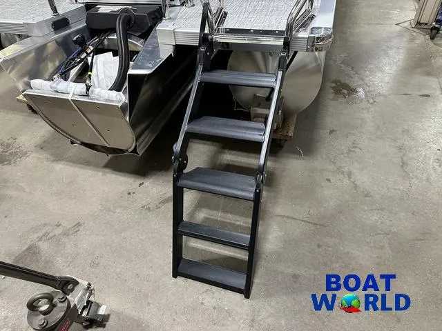 Slide: The Image of Tahoe LTZ 2385 Quad Lounge Tritoon & Honda 4-Stroke EFI 2025 - 48