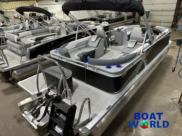 Slide: The Image of Tahoe LTZ 2385 Quad Lounge Tritoon & Honda 4-Stroke EFI 2025 - 49