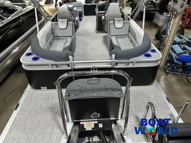 Slide: The Image of Tahoe LTZ 2385 Quad Lounge Tritoon & Honda 4-Stroke EFI 2025 - 7