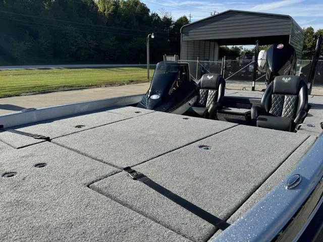 Slide: The Image of Phoenix Bass Boat 921 ELITE 2025 - 11